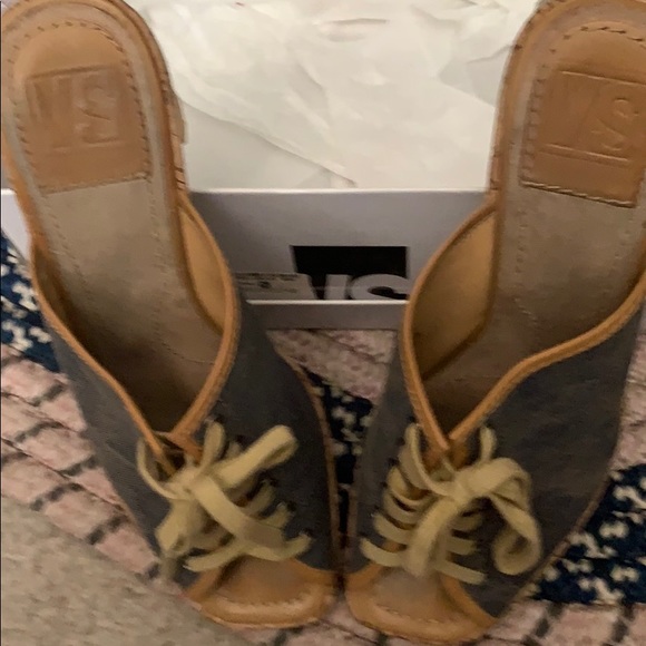 Cork heeled slip on’s. - Picture 3 of 3